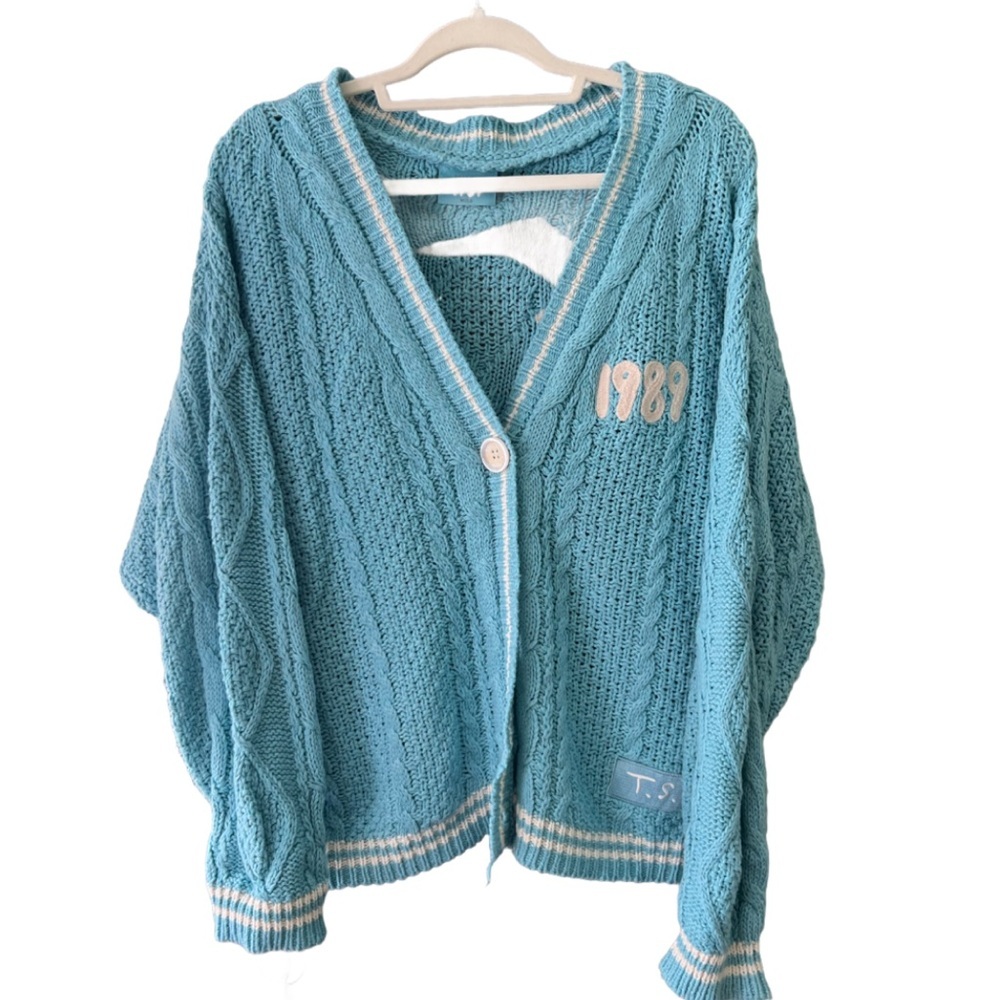 Taylor Swift 1989 Cardigan Woman’s size Medium/Large Authentic